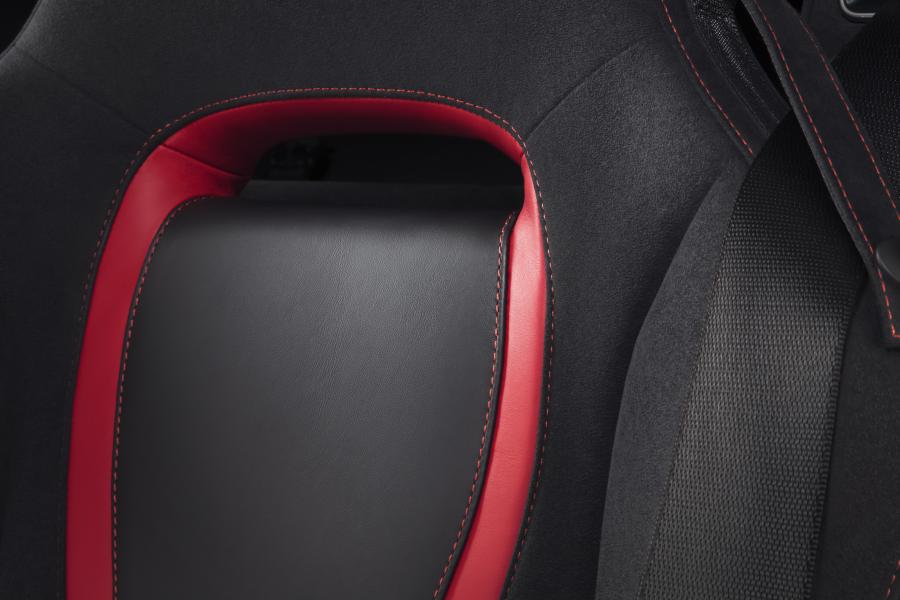 Детали интерьера McLaren MSO 720S Coupe Velocity 2017 года  (фото 10 из 11)